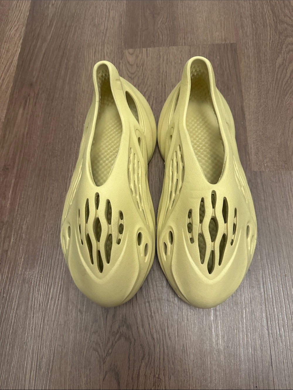 Yeezy Foam Mule in Pale Yellow